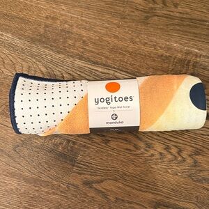 Manduka Yogitoes Skidless Yoga Mat Towel - Orange/White (Vales)